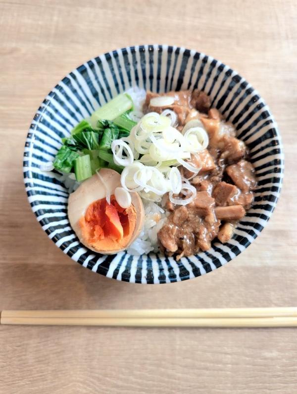 ルーロー飯　　中華ソバ　よばれさん